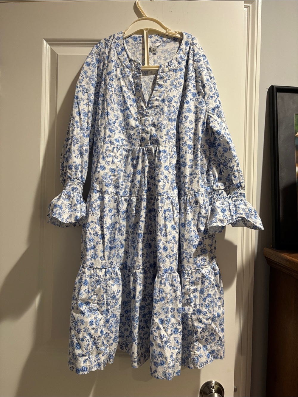 crown & ivy Blue and White Floral Tiered Long-Sleeve Cotton Dress